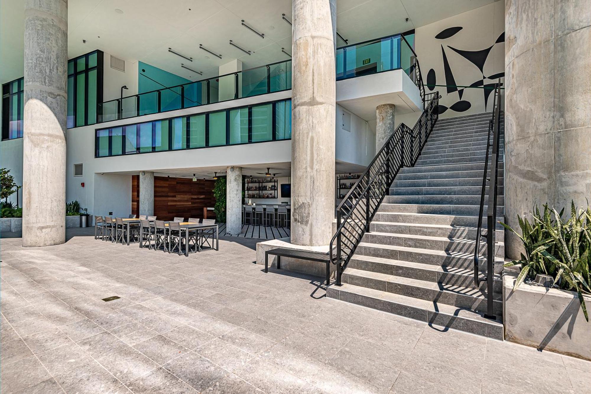High-floor Studio With Incredible Views Awaits
