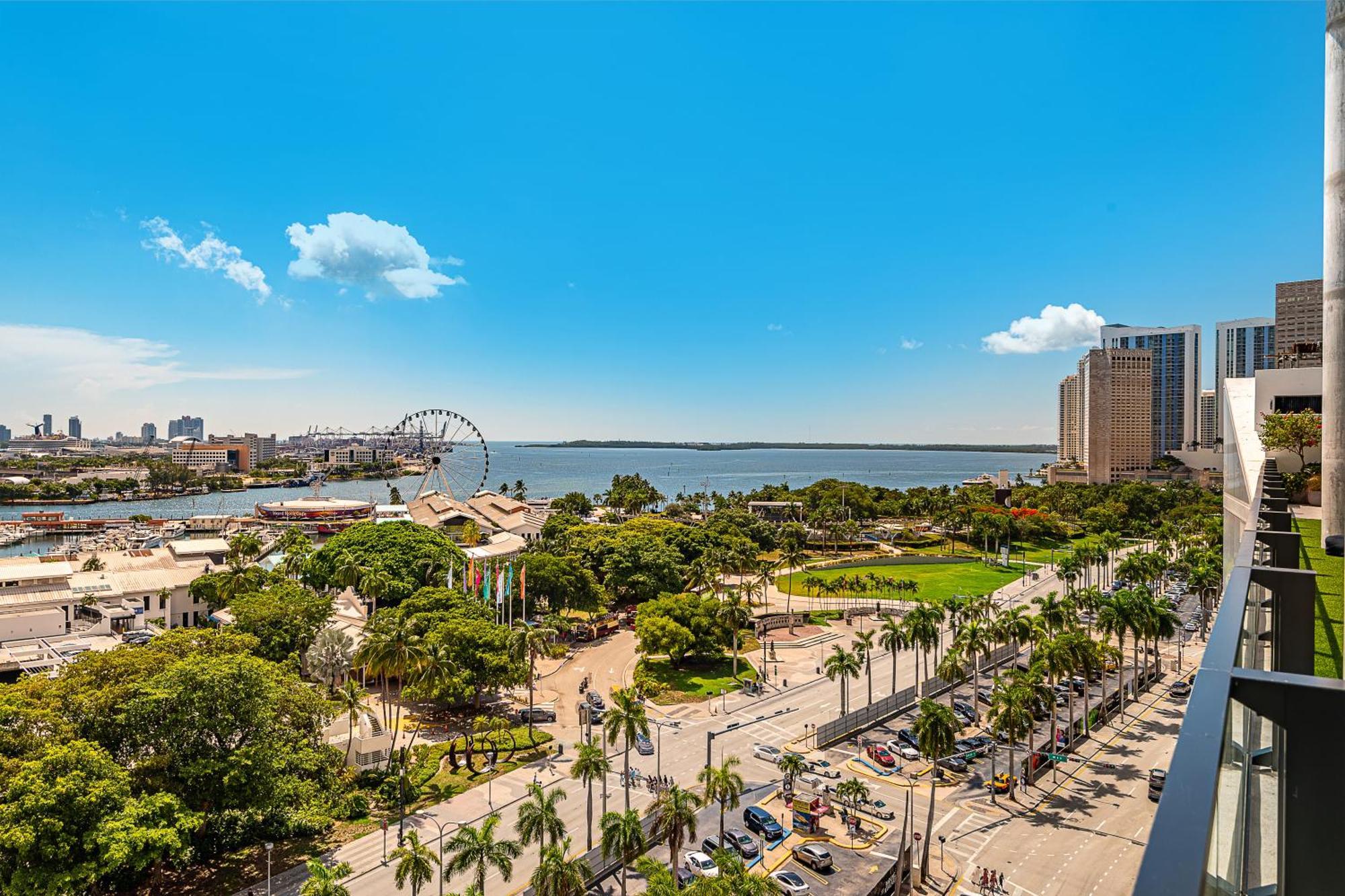 High-floor Studio With Incredible Views Awaits